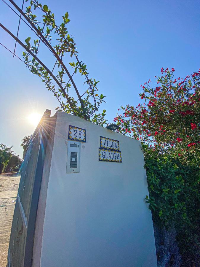 Villa Gladyr Lotzorai Bagian luar foto