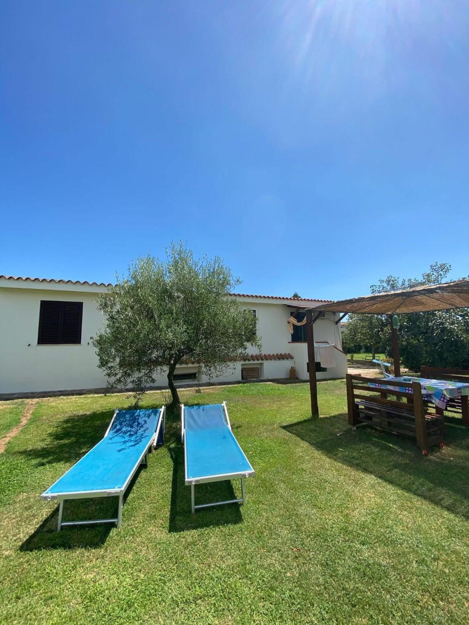 Villa Gladyr Lotzorai Bagian luar foto