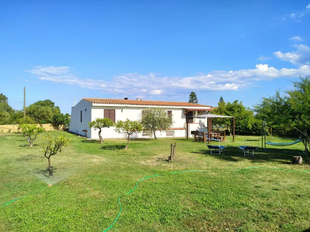 Villa Gladyr Lotzorai Bagian luar foto